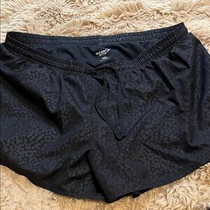 Old Navy Women's Black Patterned Athletic Shorts, Size Large